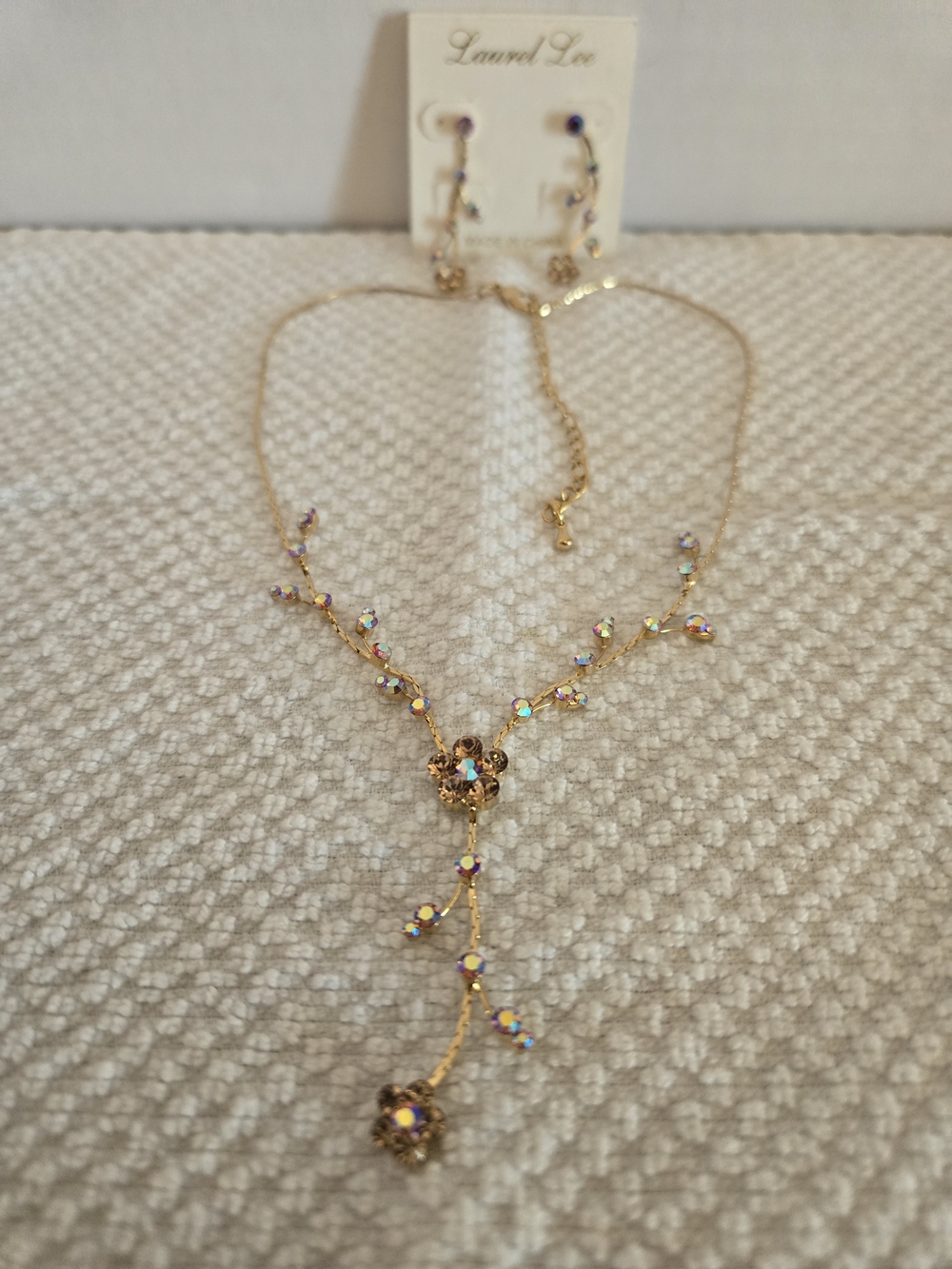 Costume JeweleryLaurel Lee Necklace And Earings Set